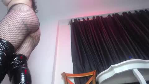 Snapshot of halley_raven chatting on October 16, 8:32 pm Halley Raven online show from October 16, 8:32 pm