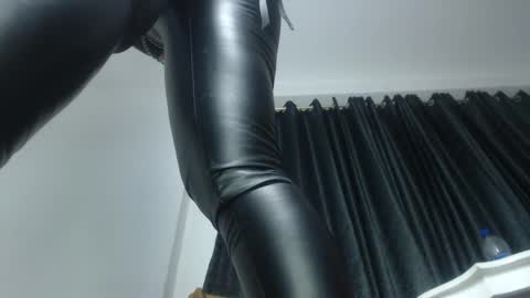 Snapshot of halley_raven chatting on October 28, 9:17 pm Halley Raven online show from October 28, 9:17 pm