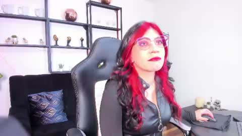 Snapshot of halley_ravenn chatting on June 19, 8:45 pm halley_ravenn online show from June 19, 8:45 pm