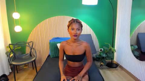 Halley Lorens online show from September 26, 7:07 pm