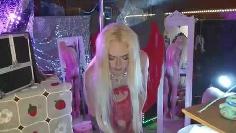 halovalentine online show from February 10, 1:35 am