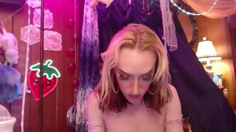 halovalentine online show from January 19, 1:09 am