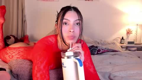 Snapshot of halseycox__ chatting on February 3, 6:40 am Halsey Maria online show from February 3, 6:40 am