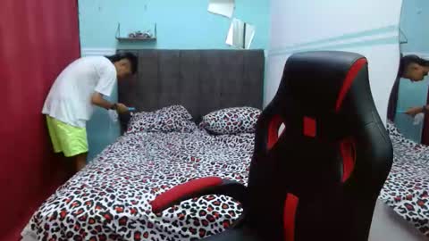 Snapshot of hamcummboy20 chatting on November 1, 5:31 am hamcummboy20 online show from November 1, 5:31 am