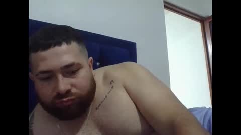 Snapshot of hammerwhithe01 chatting on December 16, 1:27 pm hammerwhithe01 online show from December 16, 1:27 pm