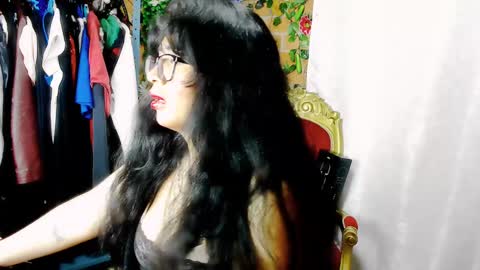 Snapshot of han_deus chatting on January 3, 6:22 am HANMy Dears make sure to follow me here create a FREE account if you dont have one and chat thank you. online show from January 3, 6:22 am