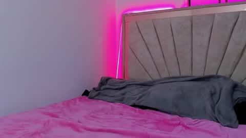 Hana and Zeta online show from February 23, 2:25 pm