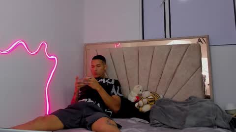 Hana and Zeta online show from March 3, 3:34 am