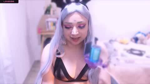 Snapshot of hana_hyuga1 chatting on October 24, 12:52 am Hana Hyuga . Please help me reach 200 thumbs up online show from October 24, 12:52 am