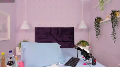 hanaahquinn online show from October 16, 11:44 am