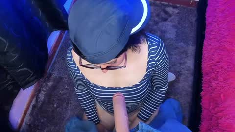 Snapshot of hanah_bakeer chatting on January 4, 2:14 pm Hanah Montana Independent model online show from January 4, 2:14 pm