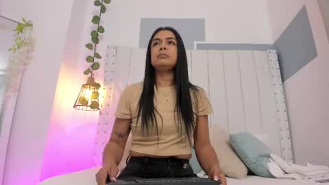 Snapshot of hanah_gray chatting on June 24, 11:09 am hanah_gray online show from June 24, 11:09 am