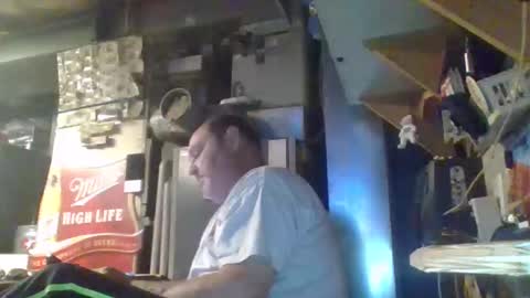 Snapshot of handiemanhere chatting on November 5, 1:33 pm naked man online show from November 5, 1:33 pm