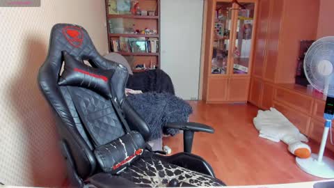 Mila online show from June 4, 10:32 am