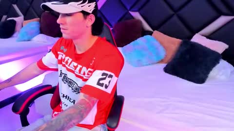 leonardfarrucknick and otis online show from October 18, 5:32 am