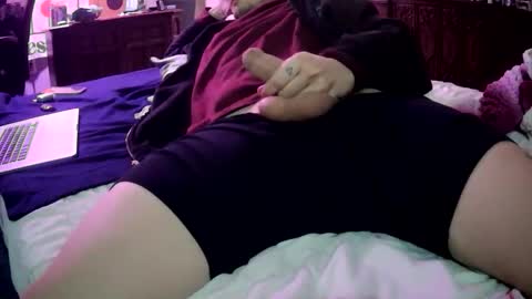 handsomedevil986055 online show from November 13, 12:09 am