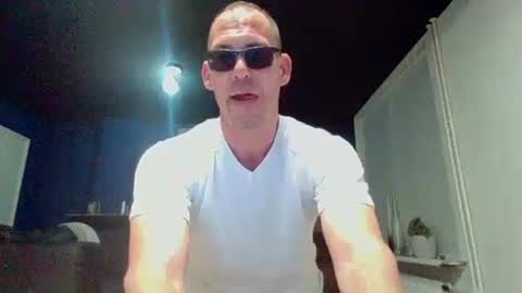 handsomeguy4ever online show from November 9, 4:33 am