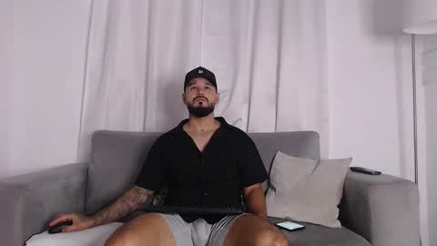 Snapshot of handsomen69 chatting on March 20, 12:15 am Handsomen online show from March 20, 12:15 am