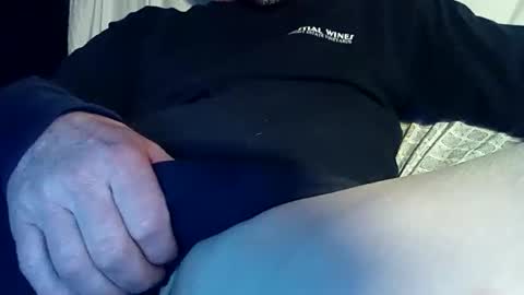 Snapshot of handsumload_11 chatting on November 18, 8:52 am handsumload_11 online show from November 18, 8:52 am