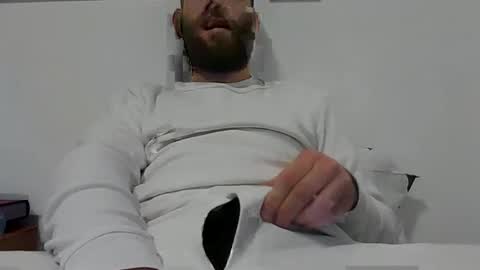 Snapshot of handyboy991 chatting on December 27, 9:32 pm handyboy991 online show from December 27, 9:32 pm