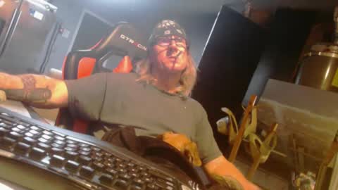 Snapshot of handyman5303 chatting on December 28, 6:49 am Handystudman online show from December 28, 6:49 am