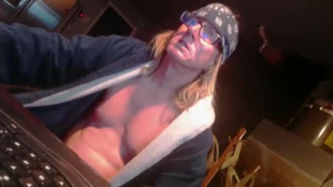 Snapshot of handyman5303 chatting on January 5, 3:13 pm Handystudman online show from January 5, 3:13 pm