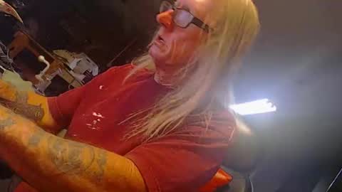 handystud33 online show from April 4, 8:56 am