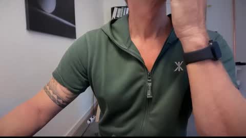 hanky online show from October 17, 9:45 am