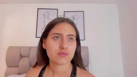 hanna__evans_ online show from September 11, 11:54 am