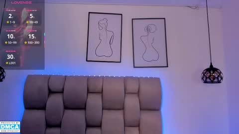 hanna__evans_ online show from March 23, 12:20 pm