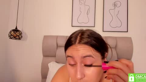 hanna__evans_ online show from April 8, 11:54 am