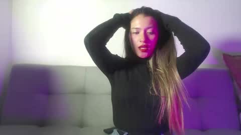 Hanna  online show from March 11, 11:00 pm