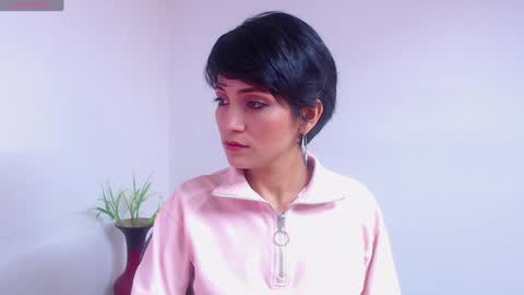 Sara online show from January 3, 2:40 pm