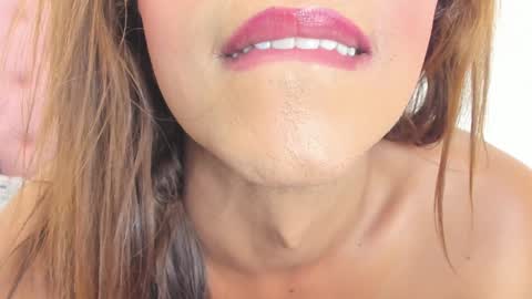 Snapshot of hanna_keller1 chatting on December 21, 8:39 am Welcome Guys Im hannaHoney online show from December 21, 8:39 am