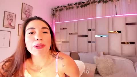 Snapshot of hanna_klover chatting on February 25, 4:00 am Hanna Klover online show from February 25, 4:00 am