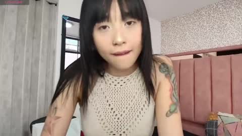  H A N N A  online show from April 6, 7:48 pm