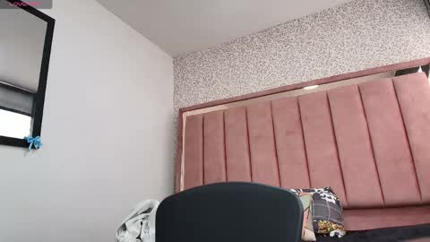  H A N N A  online show from April 7, 8:31 pm