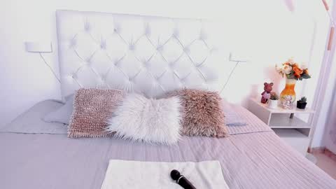 hanna milano online show from January 10, 8:04 pm
