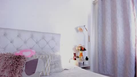 hanna milano online show from February 4, 6:17 pm