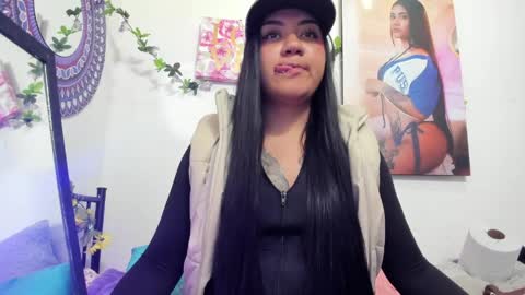 Snapshot of hanna_moore10 chatting on May 10, 6:57 pm Hanna online show from May 10, 6:57 pm