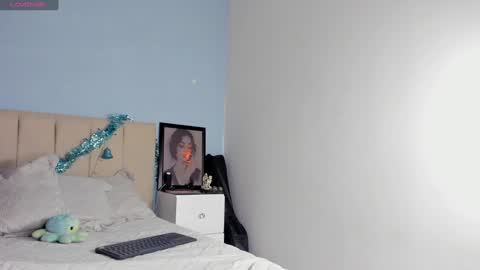 Snapshot of hannachris chatting on December 13, 4:00 am Hanna online show from December 13, 4:00 am