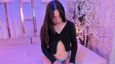 Snapshot of hannacollins_2 chatting on September 27, 1:05 pm hannacollins_2 online show from September 27, 1:05 pm