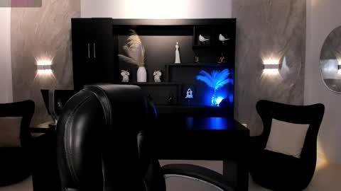  Hanna Connor  online show from November 4, 8:30 pm