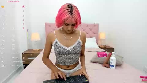 Hannah online show from March 8, 7:39 pm