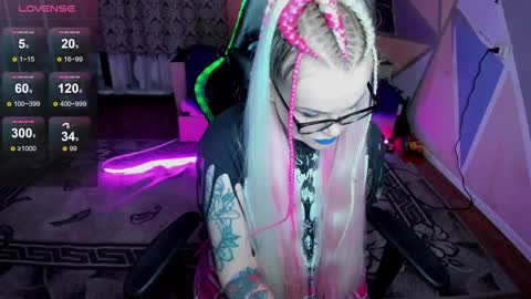 Hannah online show from December 10, 1:11 pm