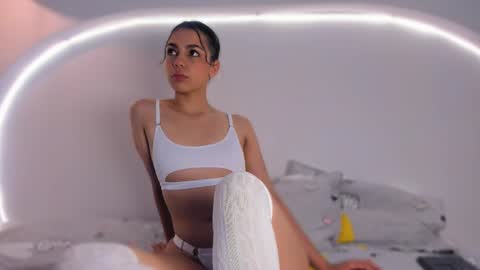 hannah_jet online show from January 18, 2:10 pm