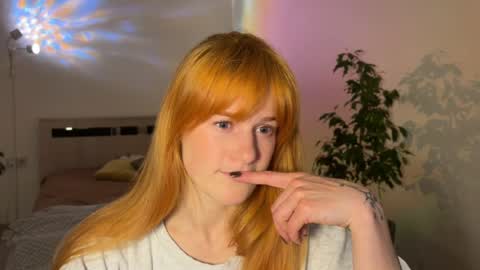 hannah levis  online show from April 21, 8:23 pm