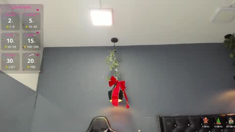 HANNAH MILLER online show from December 10, 11:22 am