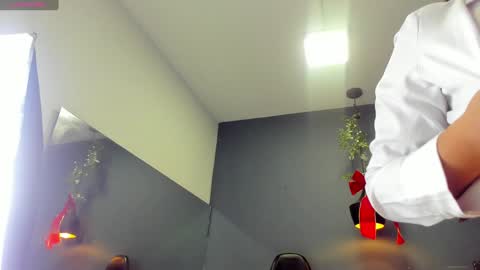 HANNAH MILLER online show from December 17, 11:28 am