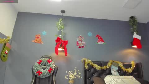 HANNAH MILLER online show from December 20, 11:21 am